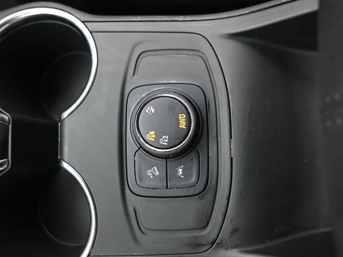 Used 2024 GMC Terrain SLE image 17