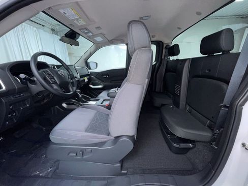 Used 2025 Nissan Frontier SV image 12