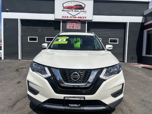 Used 2018 Nissan Rogue SV w/ Premium Package image 2
