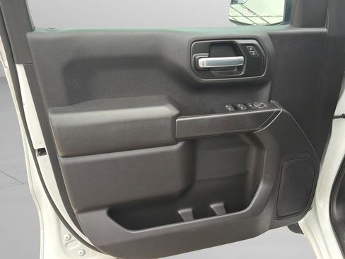 Used 2021 Chevrolet Silverado 1500 Custom Trail Boss AWD/4WD image 17