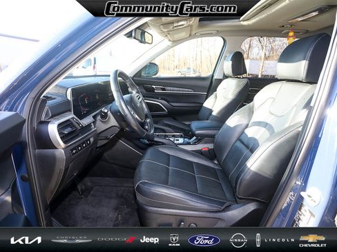 Used 2024 Kia Telluride EX image 12