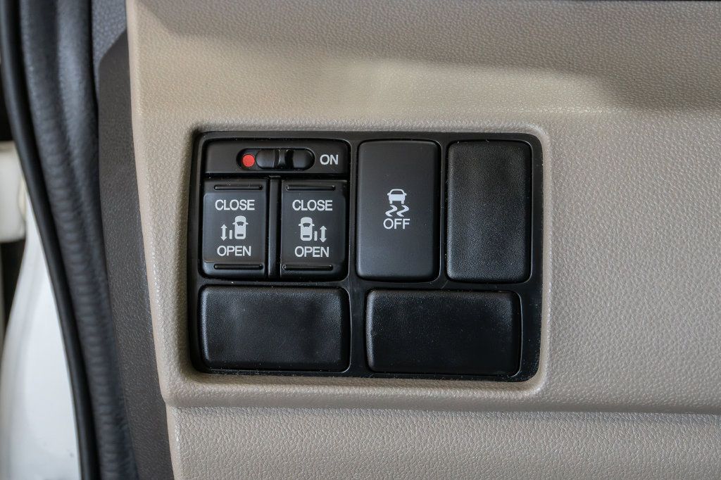 Used 2016 Honda Odyssey SE image 12