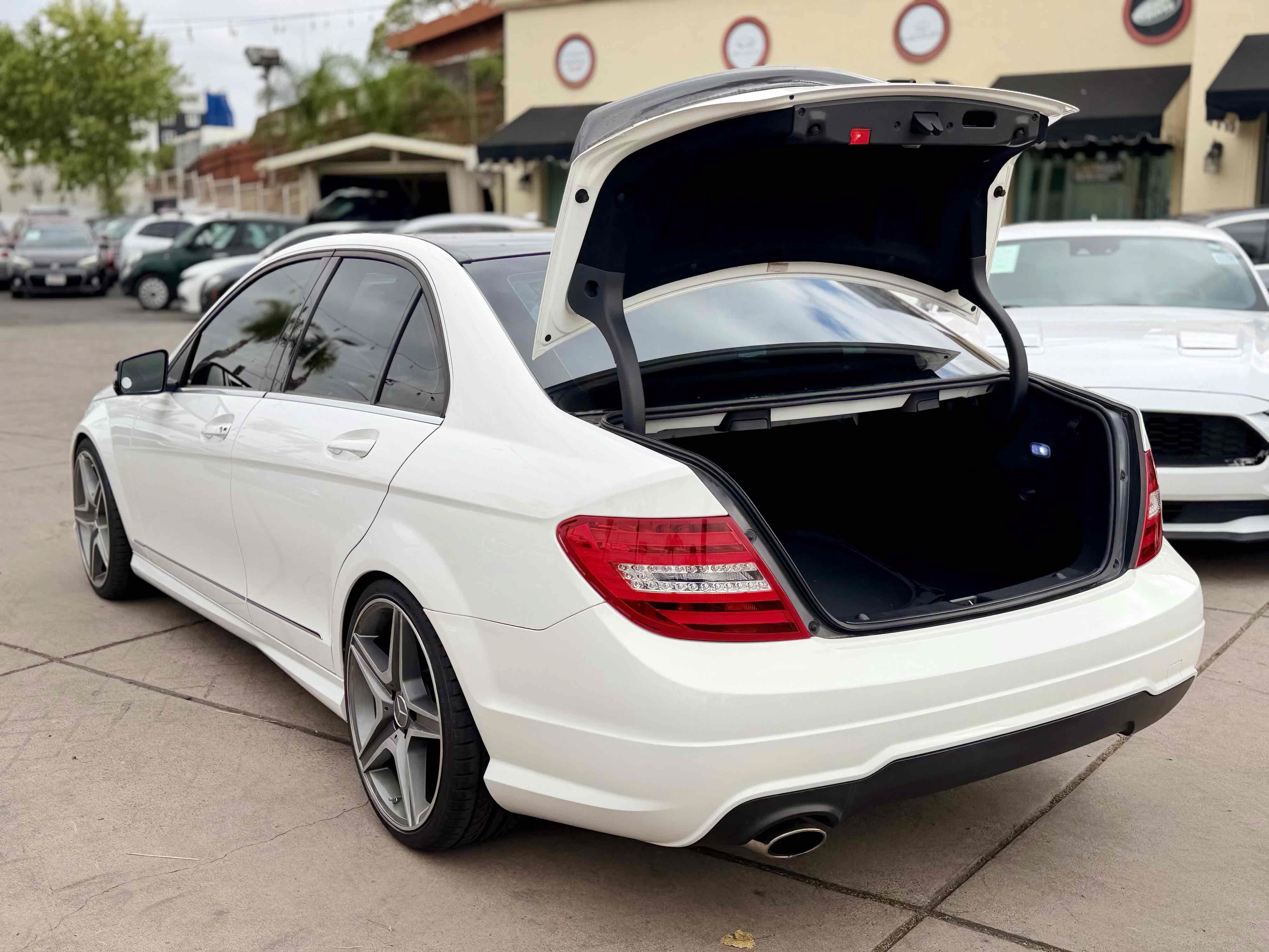 Used 2013 Mercedes-Benz C 250 Sedan w/ Premium 1 Pkg image 9