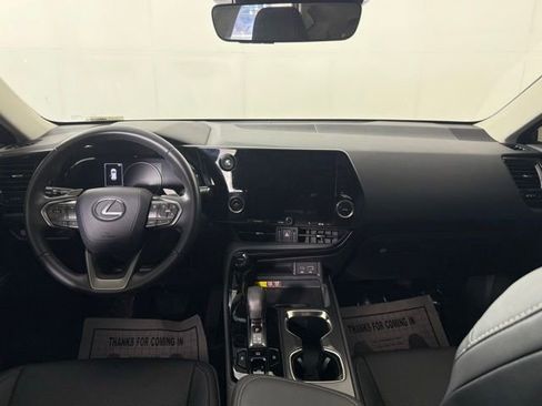 Used 2025 Lexus NX 250 FWD w/ Towing Package (2000 Lbs) image 27