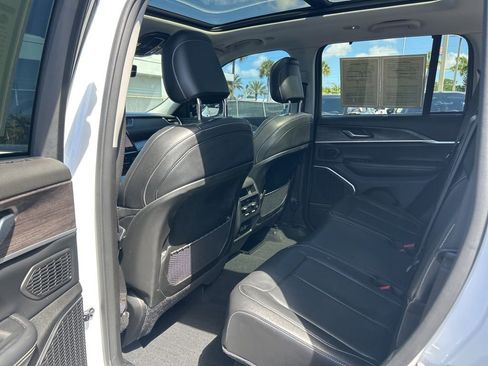 Used 2023 Jeep Grand Cherokee Limited w/ Luxury Tech Group II image 33