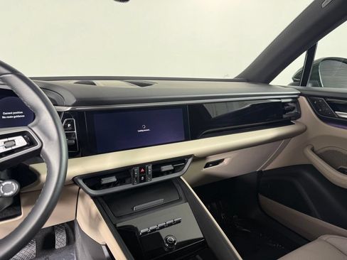 Certified 2025 Porsche Macan Electric RWD image 21