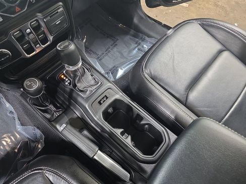 Used 2021 Jeep Wrangler Unlimited Sahara image 24