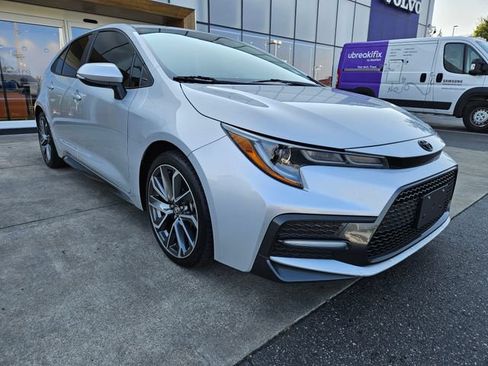 Used 2021 Toyota Corolla SE FWD image 3