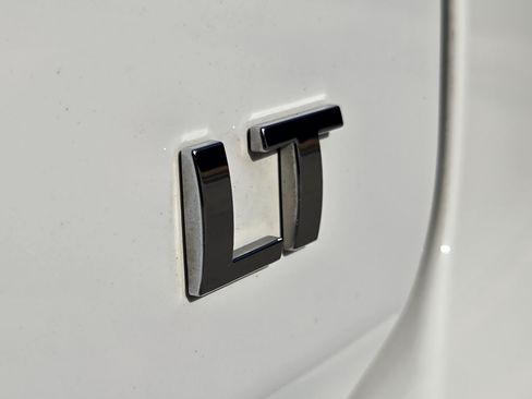 Used 2022 Chevrolet Equinox LT FWD image 32