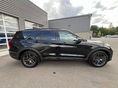 Used 2025 Ford Explorer ST AWD/4WD image 4
