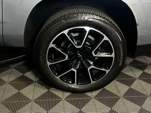 Used 2025 Chevrolet Suburban RST image 11