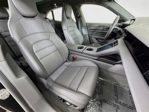 Used 2022 Porsche Taycan 4 Cross Turismo image 29