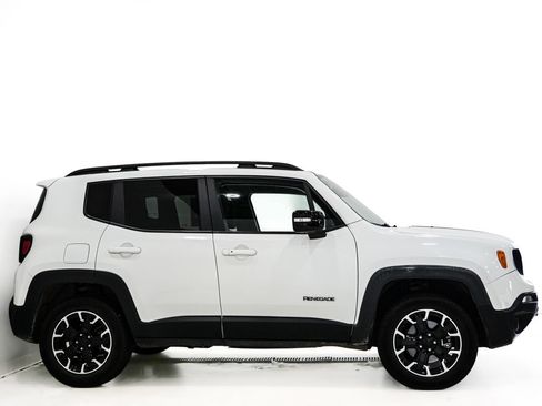 Used 2023 Jeep Renegade Latitude AWD/4WD image 4
