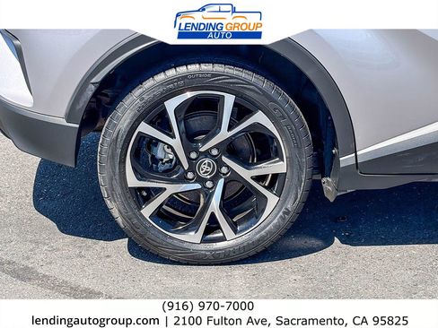 Used 2019 Toyota C-HR Limited FWD image 10