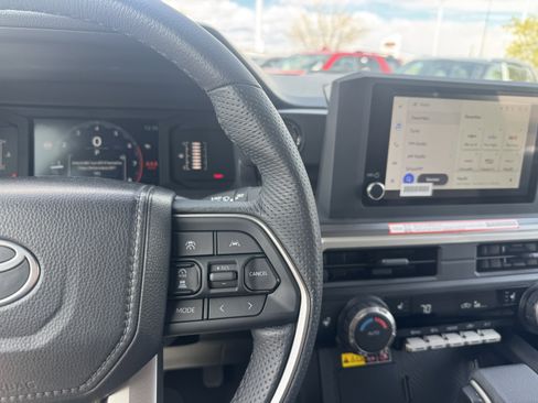 Certified 2025 Toyota Tacoma SR5 AWD/4WD image 23