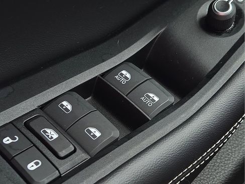 Used 2024 Jeep Grand Cherokee L Altitude AWD/4WD image 18