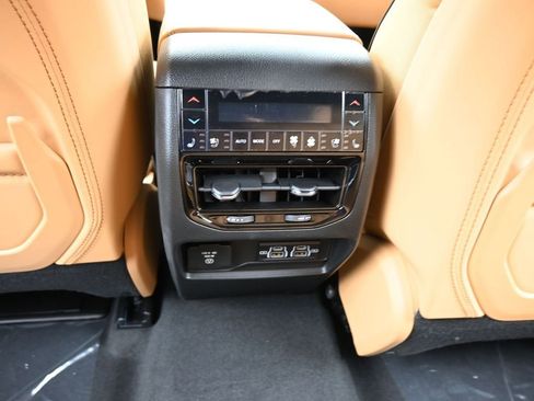 New 2025 Jeep Grand Cherokee Summit image 31