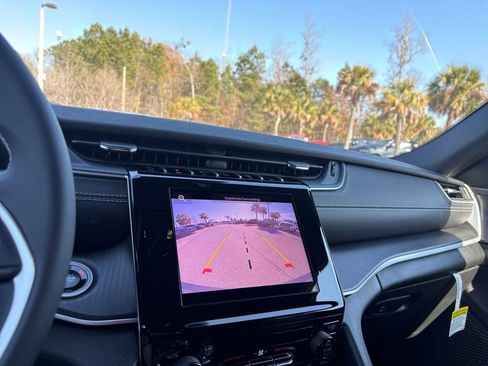 New 2026 Jeep Grand Cherokee Laredo image 15