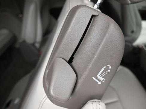 Used 2021 Chrysler Pacifica Touring-L image 58