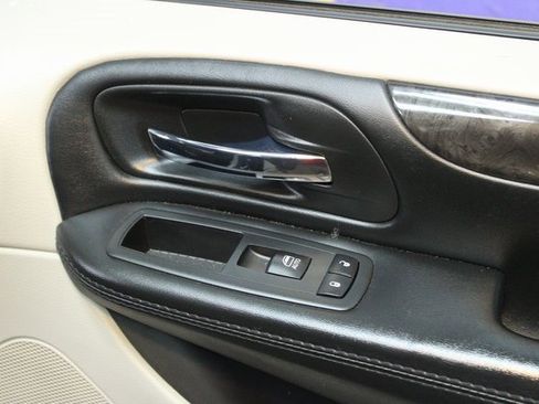 Used 2018 Dodge Grand Caravan SE w/ UConnect Hands-Free Group image 8