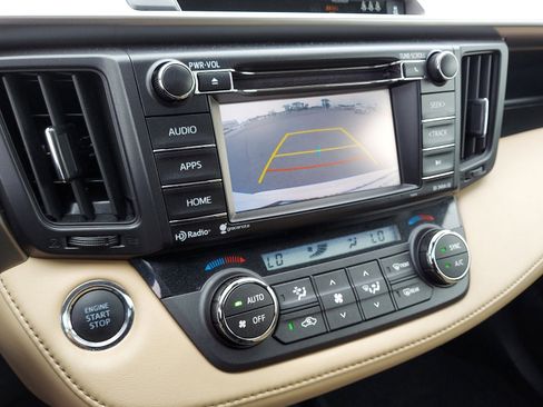 Used 2018 Toyota RAV4 XLE image 18