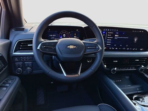 New 2025 Chevrolet Suburban Premier image 24