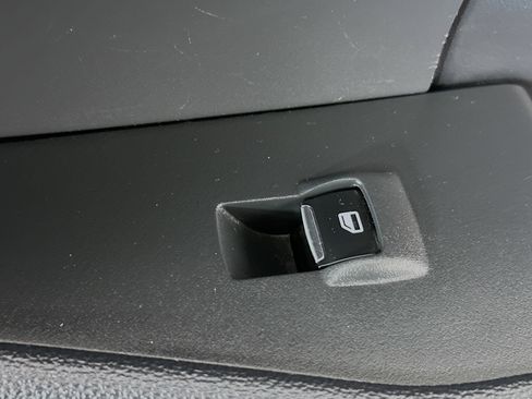 Used 2024 Ford Expedition Max XLT image 29