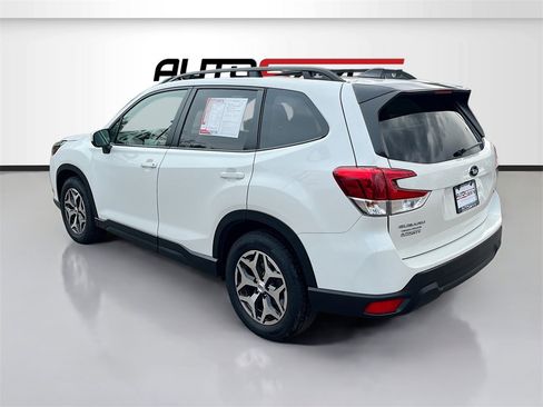 Used 2024 Subaru Forester Premium image 5