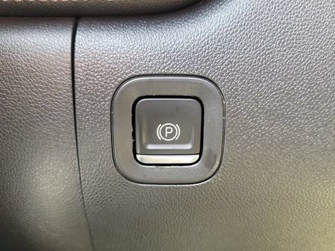 Used 2020 Chevrolet Silverado 1500 High Country w/ Technology Package RWD image 15
