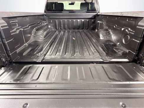 Used 2023 Nissan Frontier SV w/ Technology Package RWD image 35