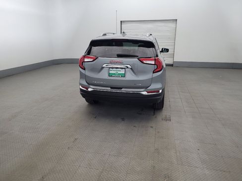 Used 2024 GMC Terrain SLT AWD/4WD image 7
