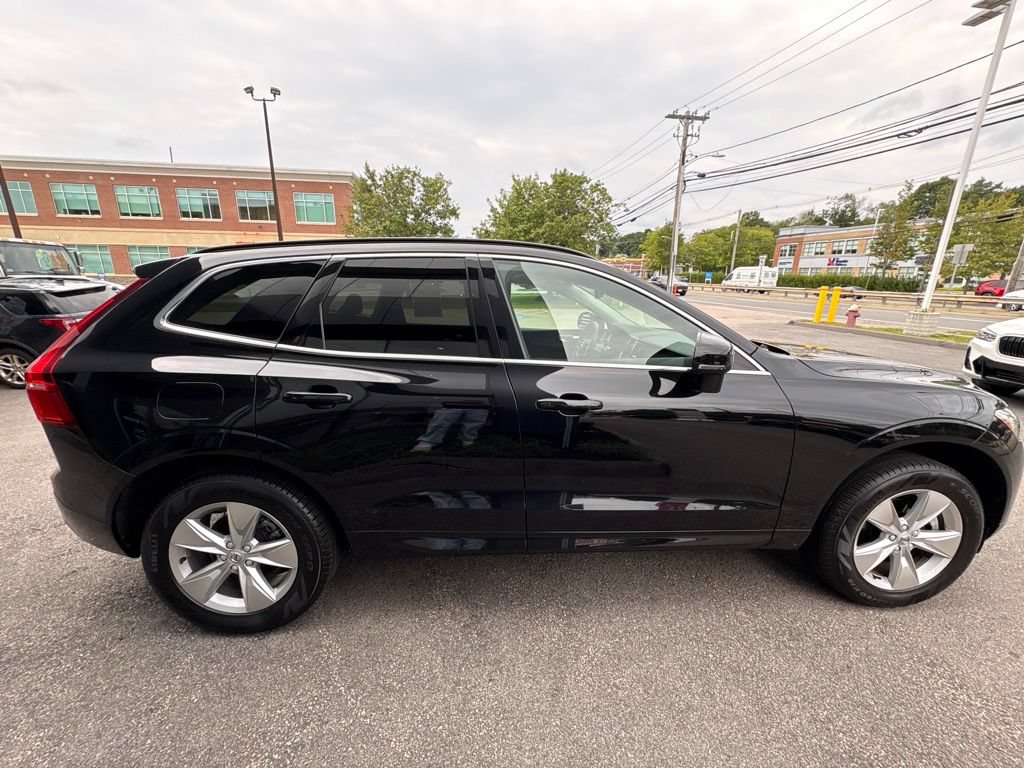 Used 2022 Volvo XC60 B5 Momentum AWD/4WD image 6