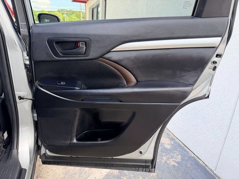Used 2019 Toyota Highlander Plus FWD image 26