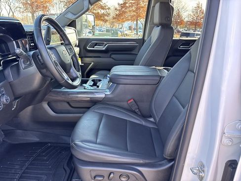 Used 2025 Chevrolet Silverado 2500 LTZ w/ LTZ Premium Package image 18