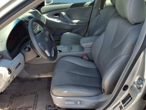 Used 2010 Toyota Camry LE FWD image 17