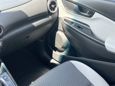 Used 2023 Hyundai Kona SE image 22