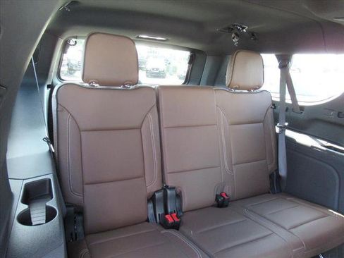 Certified 2025 Chevrolet Suburban High Country image 35