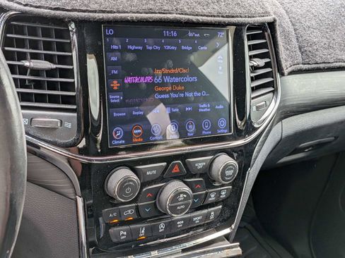 Used 2020 Jeep Grand Cherokee Altitude RWD image 12