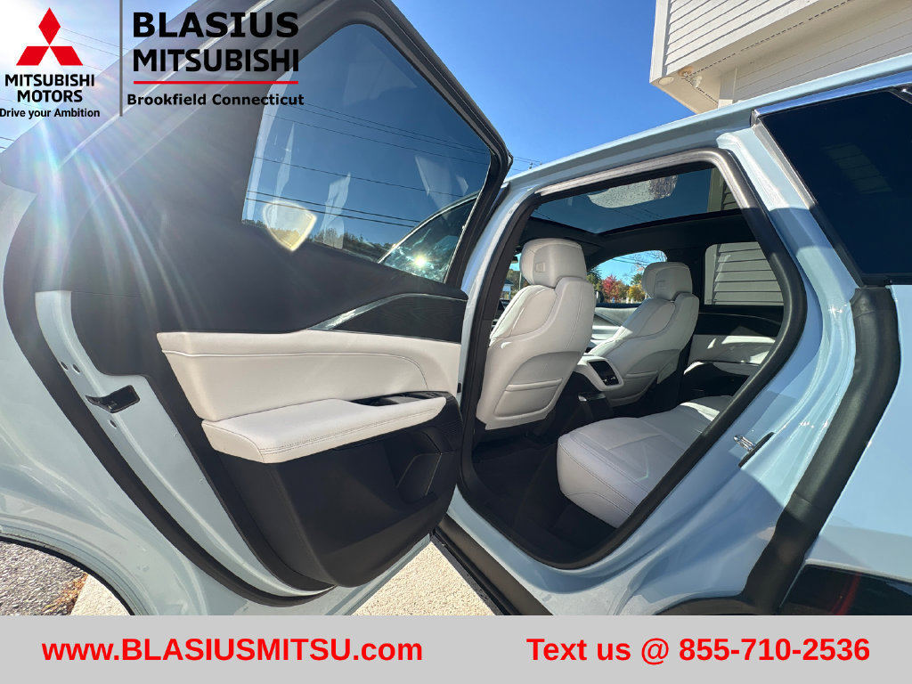 Used 2024 Cadillac Lyriq Luxury AWD/4WD image 37