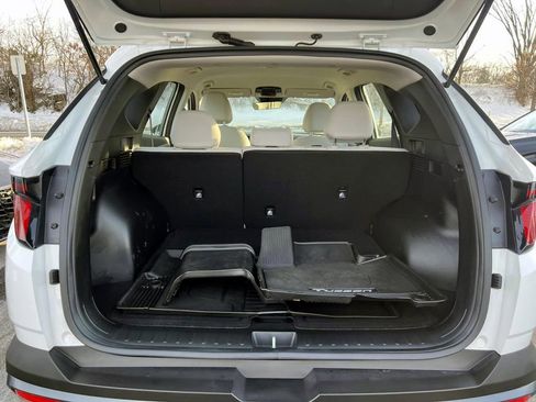 Certified 2025 Hyundai Tucson SE image 7