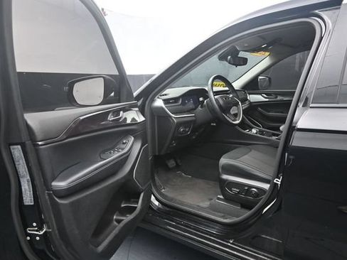 Used 2022 Jeep Grand Cherokee L Laredo w/ Luxury Tech Group I AWD/4WD image 12