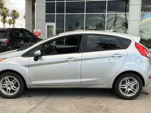 Used 2018 Ford Fiesta SE FWD image 3