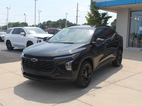 New 2026 Chevrolet Trax LT w/ Driver Confidence Package FWD image 8