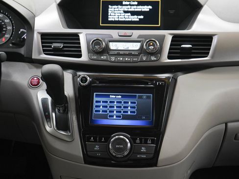 Used 2016 Honda Odyssey SE image 16