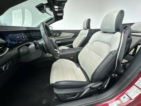 Used 2025 Ford Mustang GT Premium RWD image 12