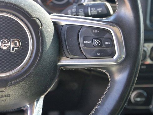 Used 2018 Jeep Wrangler Unlimited Sahara w/ Uconnect 4C Nav & Sound Group AWD/4WD image 19