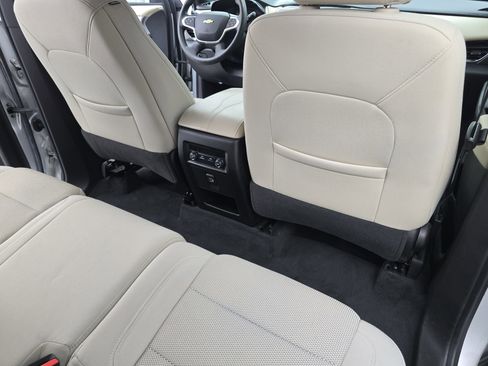 Used 2022 Chevrolet Traverse LS image 11