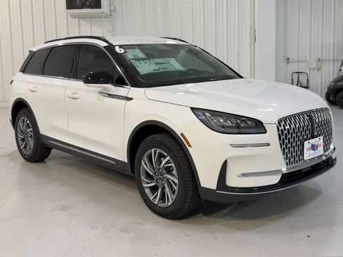 New 2026 Lincoln Corsair Premiere FWD image 3