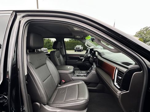 Used 2024 GMC Sierra 2500 Denali w/ Denali Reserve Package AWD/4WD image 13
