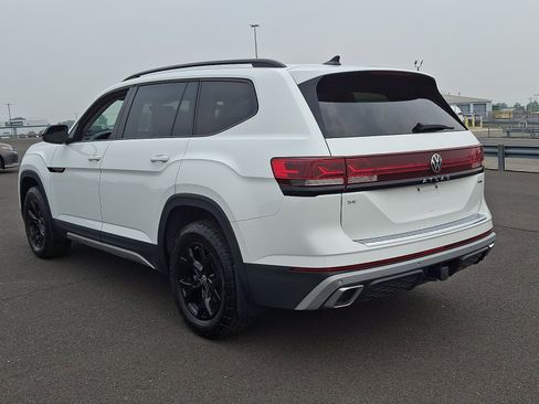Used 2024 Volkswagen Atlas Peak Edition SE AWD/4WD image 4